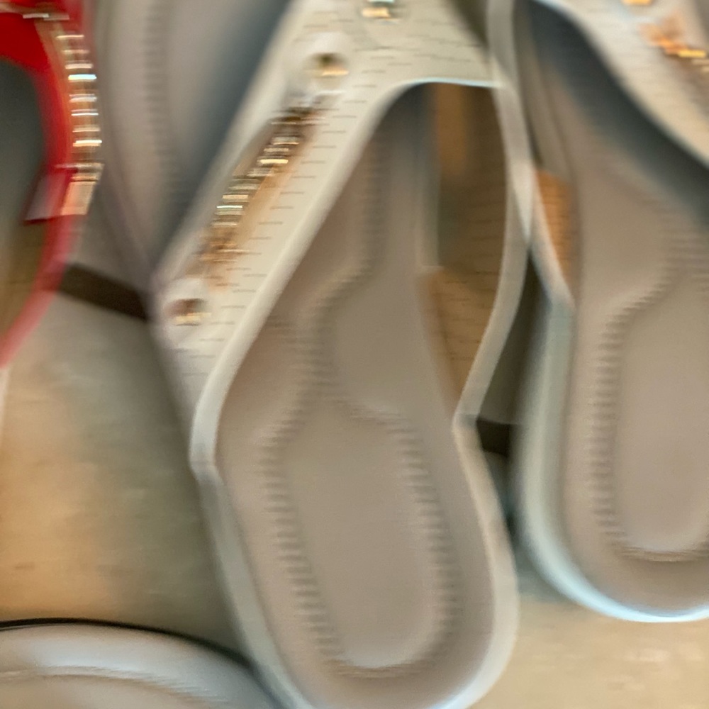 NEW SANDALS - Picture 4 of 7